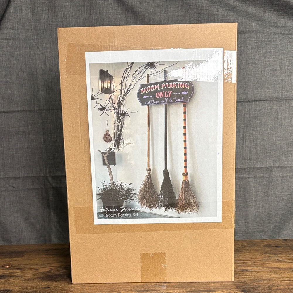 Broom Parking Set - Brown and Black